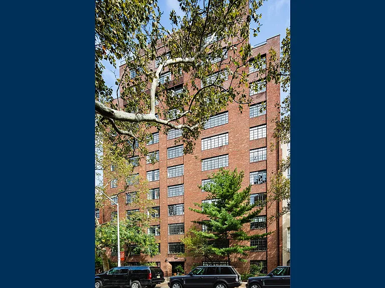 433 W 21st St #2F — Photo 8