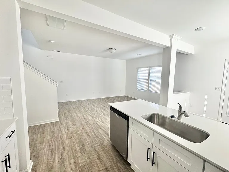 1326 Short St — Photo 5
