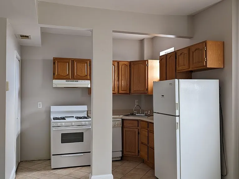 2227 Linden Ave — Photo 3