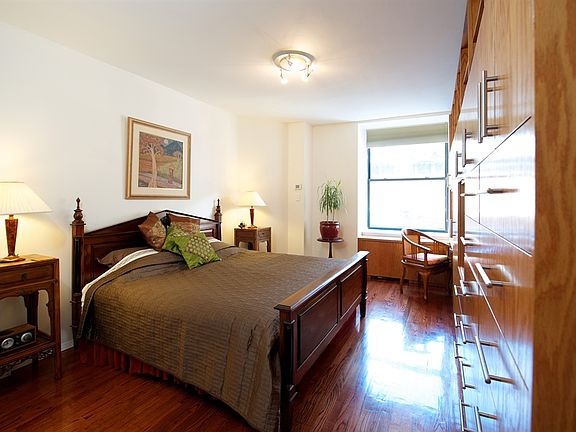 4th image of 16-20 E 12th St #4D