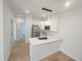 10940 Oxnard St, North Hollywood, CA
