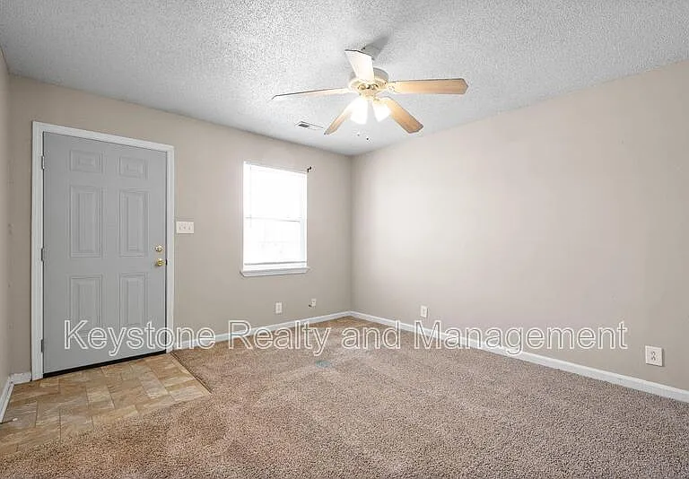 1375 Thompsonville Ln #49 — Photo 5