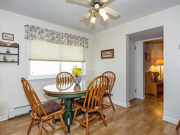 5th image of 319 Daub Ave