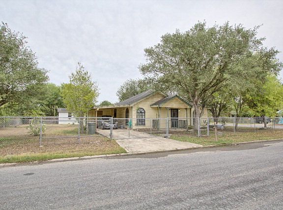 5th image of 1222 Monica Ln
