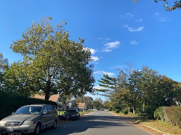 5th image of 82 Maplewood Dr