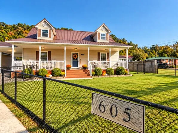 605 State Route 1107, Van Lear, KY 41265