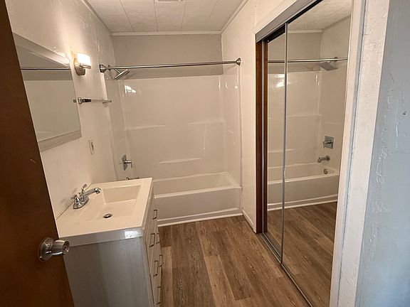 3rd image of 541 4th St #1