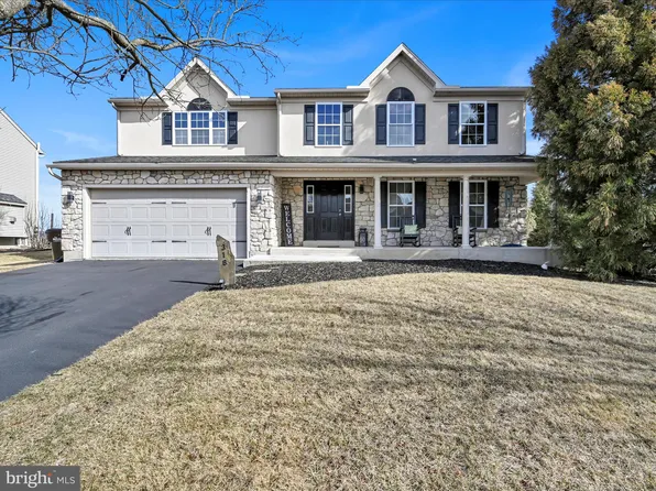 318 Buckhead Ln, Douglassville, PA 19518