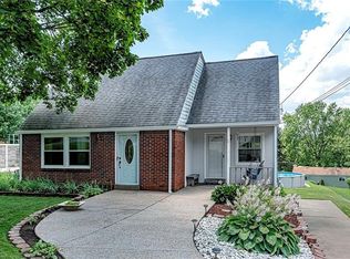 208 Laura Lee Dr, Coraopolis, PA 15108
