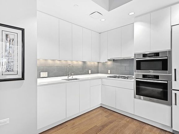 4th image of 425 W 53rd St APT 702
