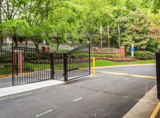 8876 Ashgrove House Ln, Vienna, VA 22182