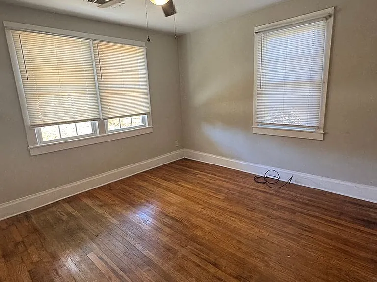 1526 Heath St — Photo 4