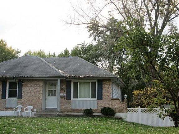 3rd image of 8717 E 110th Ter