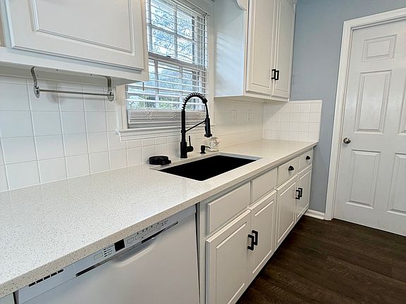 5th image of 1420 Norton Rd