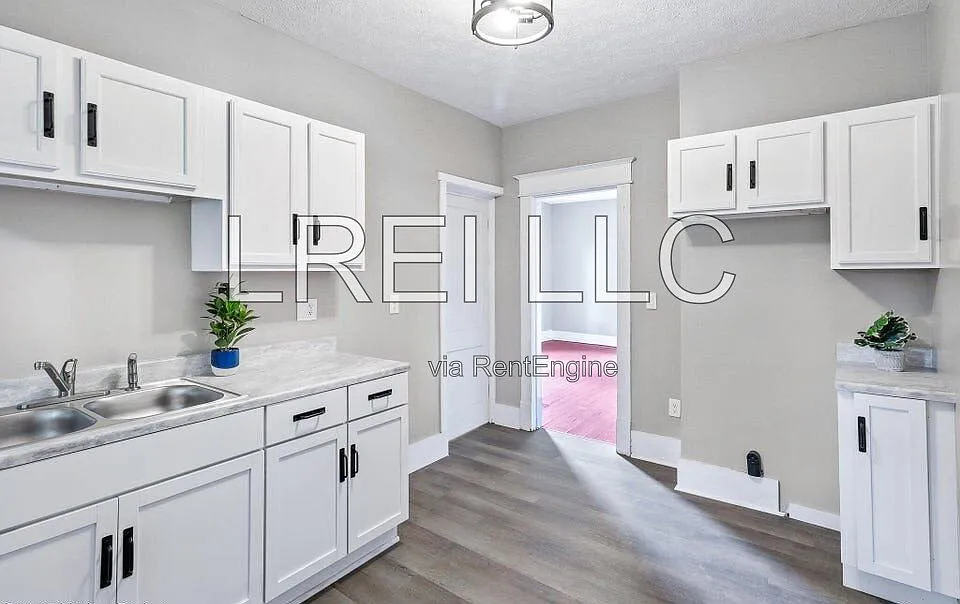 2 bed, 1.0 bath, $1,195 — Photo 4
