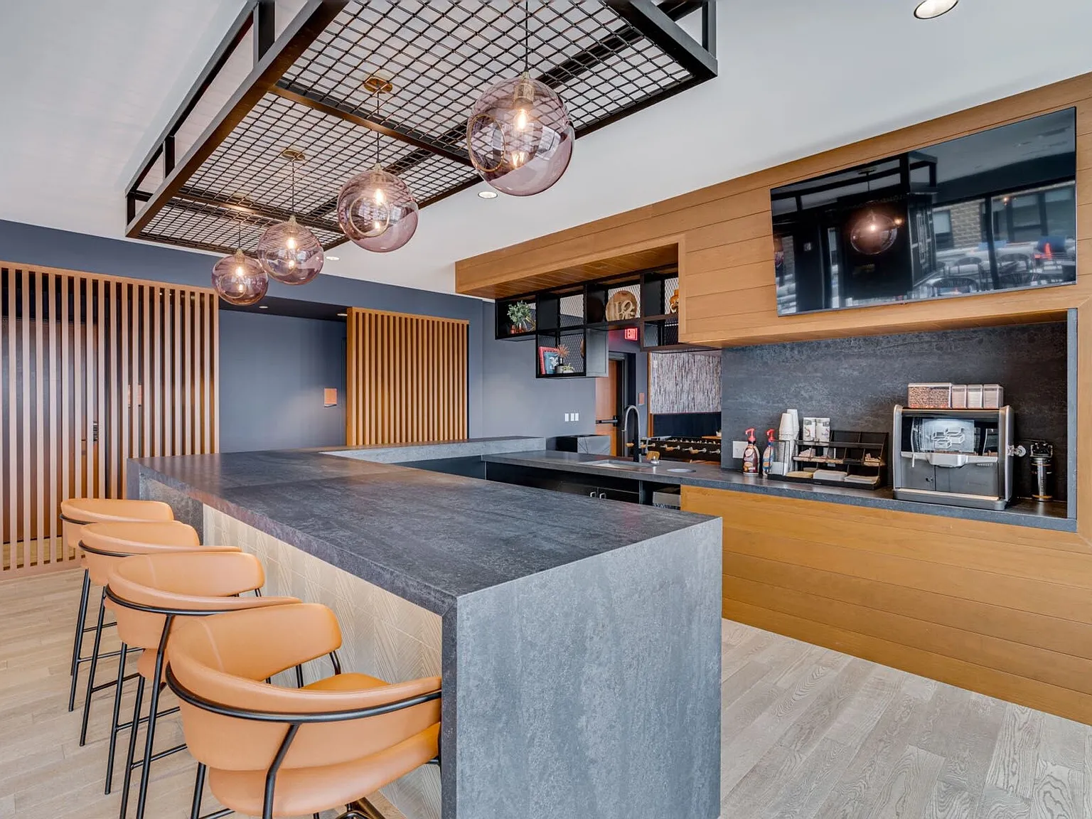 Pivot Apartments — Photo 4