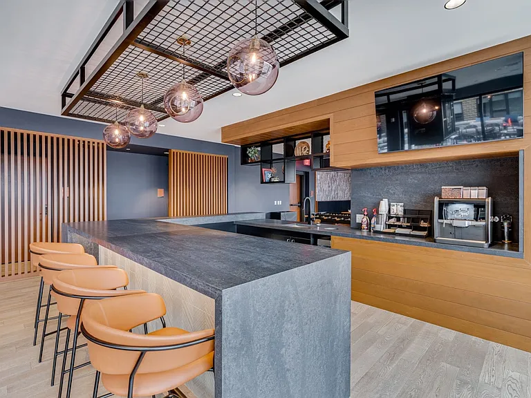 Pivot Apartments — Photo 4