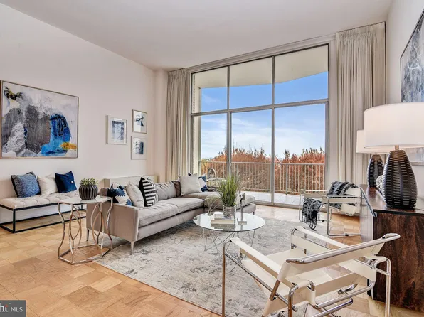 1200 N Nash St APT 557, Arlington, VA 22209