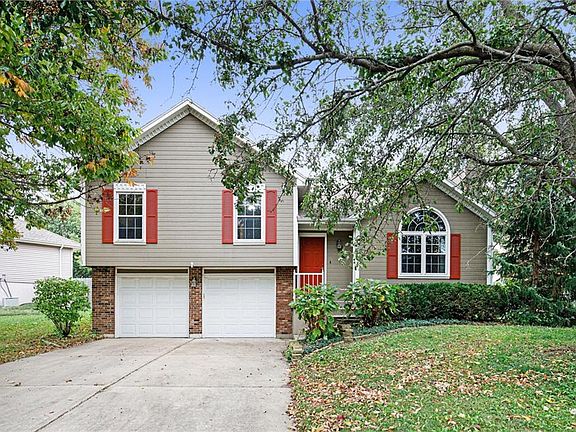 3rd image of 633 Taylor Dr