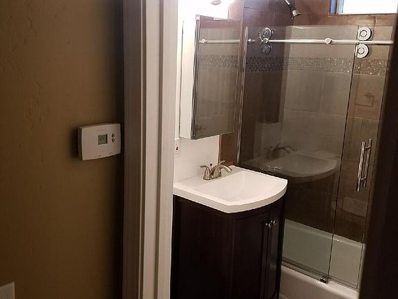 3rd image of 4044 38th St