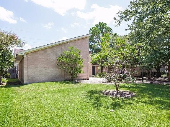 2nd image of 2319 Briarlee Dr