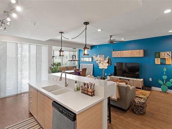 5th image of 604 N Bluff Dr Unit 241