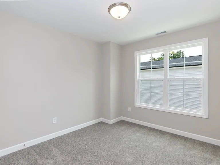 208 S Leslie St — Photo 12