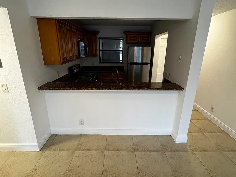1525 Lake Crystal Dr #C — Photo 5
