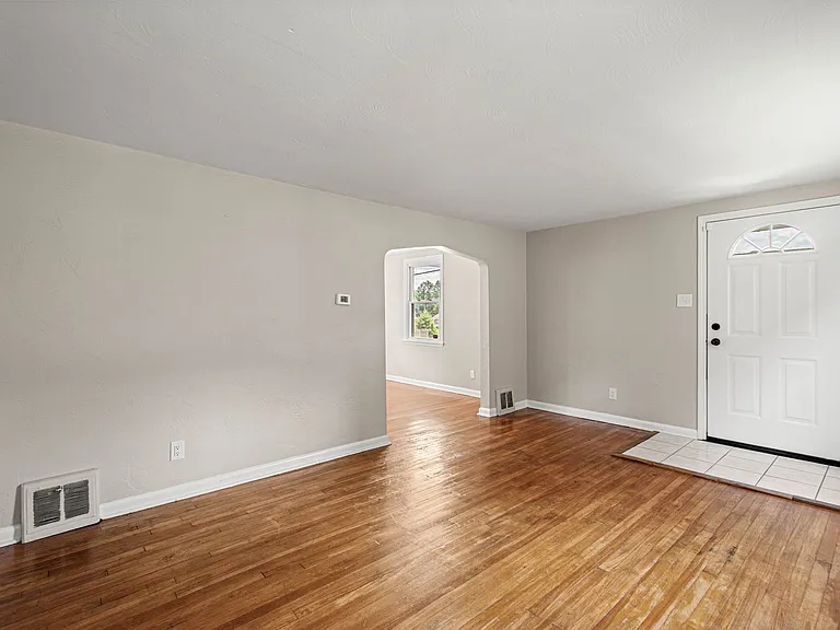 1138 W 11th St — Photo 24