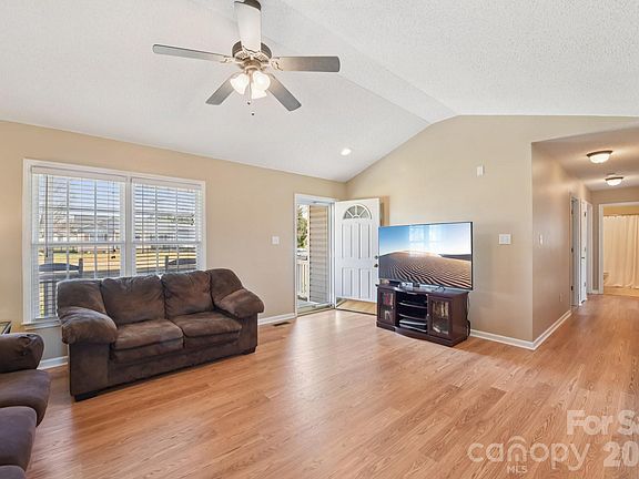 5th image of 113 Rock Island Dr