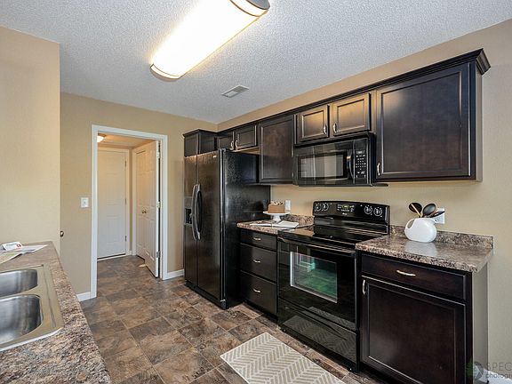 3rd image of 2806 Douglas Pl SE