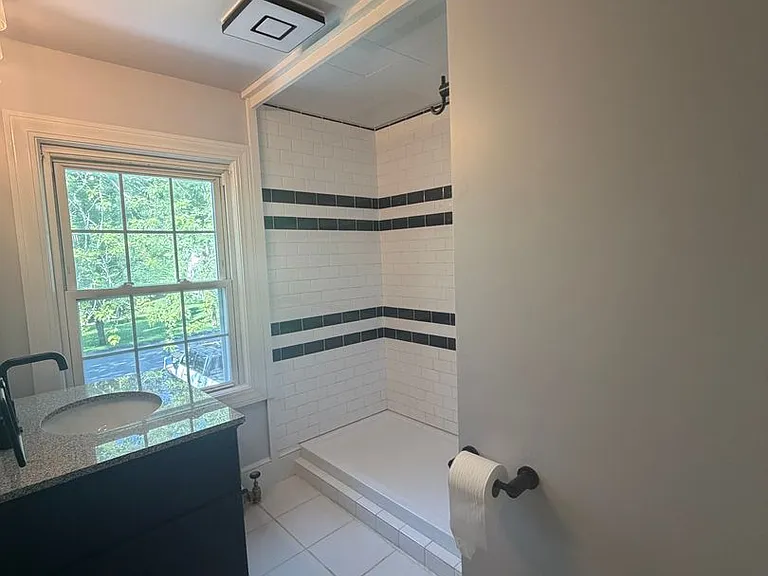 90 Allengate Ave — Photo 9