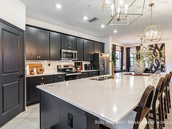 5th image of 5623 N Honore Ave #322