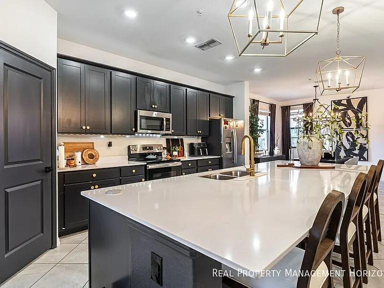 5623 N Honore Ave #322 — Photo 5