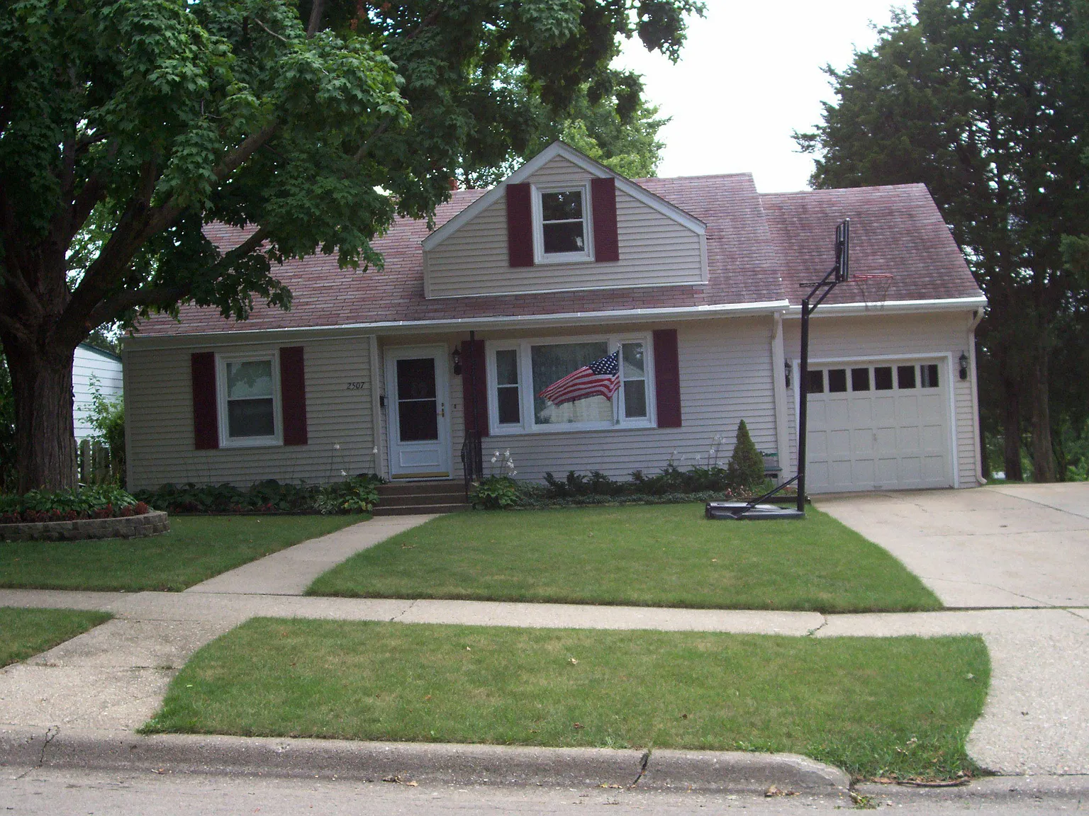 2507 19th Ave photo 1