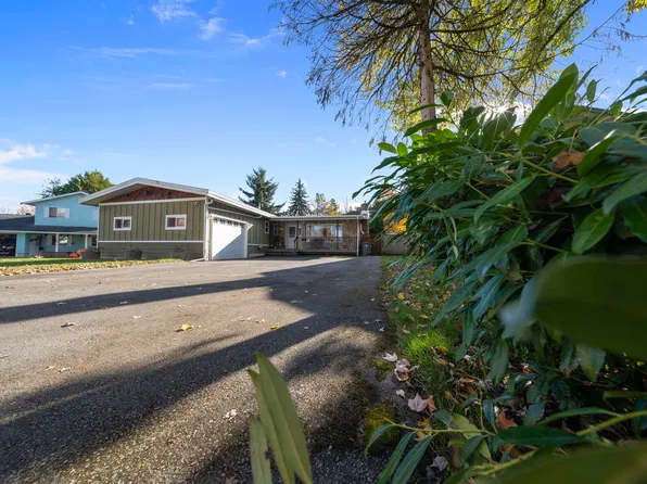 17254 61b Ave, Surrey, BC V3S 5M7