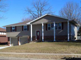 5830 N Old Orchard Dr, Peoria, IL 61614