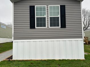 142 Mountaineer Vlg, Morgantown, WV 26508
