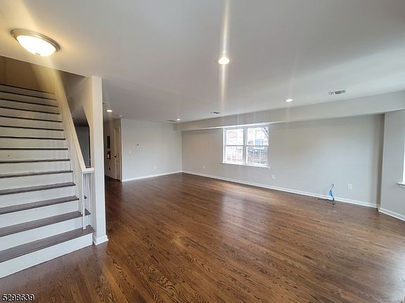 5th image of 212 N Walnut St APT 2