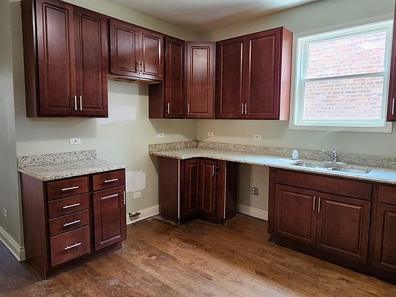 5th image of 2420 S 60th Ct