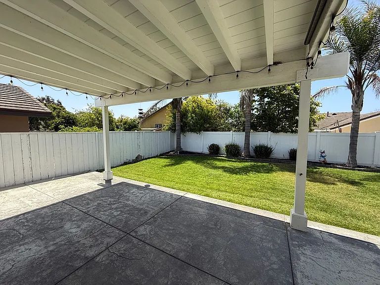 430 Carnation Pl — Photo 31