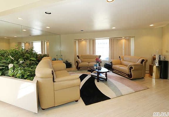 2nd image of 5 Coachman Dr