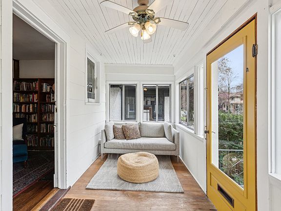 3rd image of 820 Lyman Ave