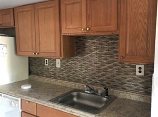10 Lawrence Ct, Sicklerville, NJ 08081