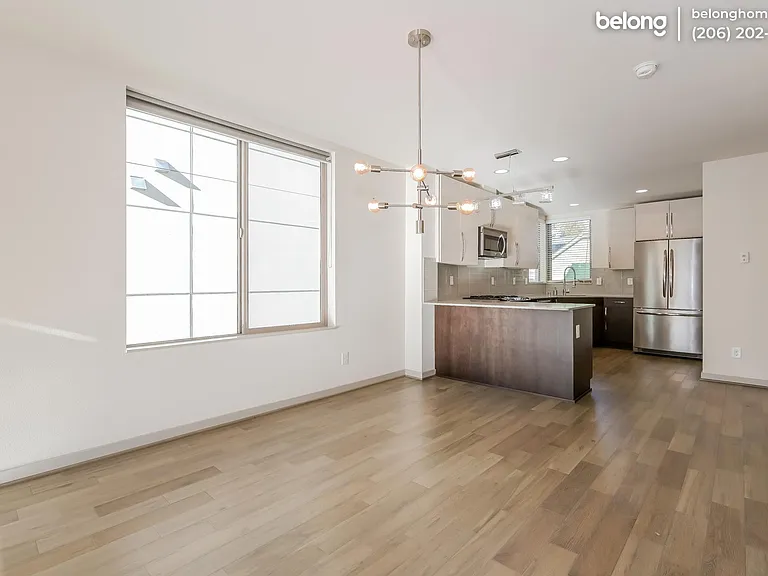 504 N 105th St — Photo 7
