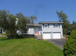 2 Shaker Ct, New Windsor, NY 12553