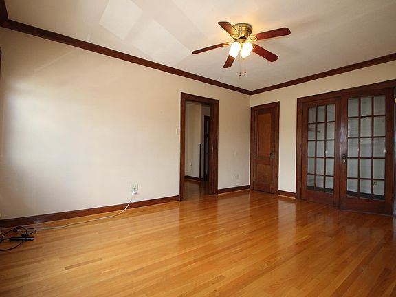 4th image of 1141 E Market St APT 9