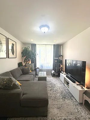 Rented by Luxian International Realty LLC | media 4