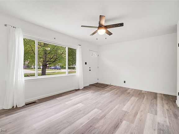 4th image of 4572 Willowbrook Dr