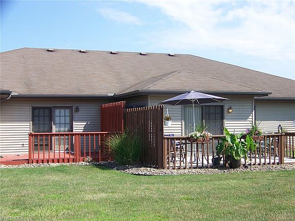 3rd image of 11-13 Lakeview Cir